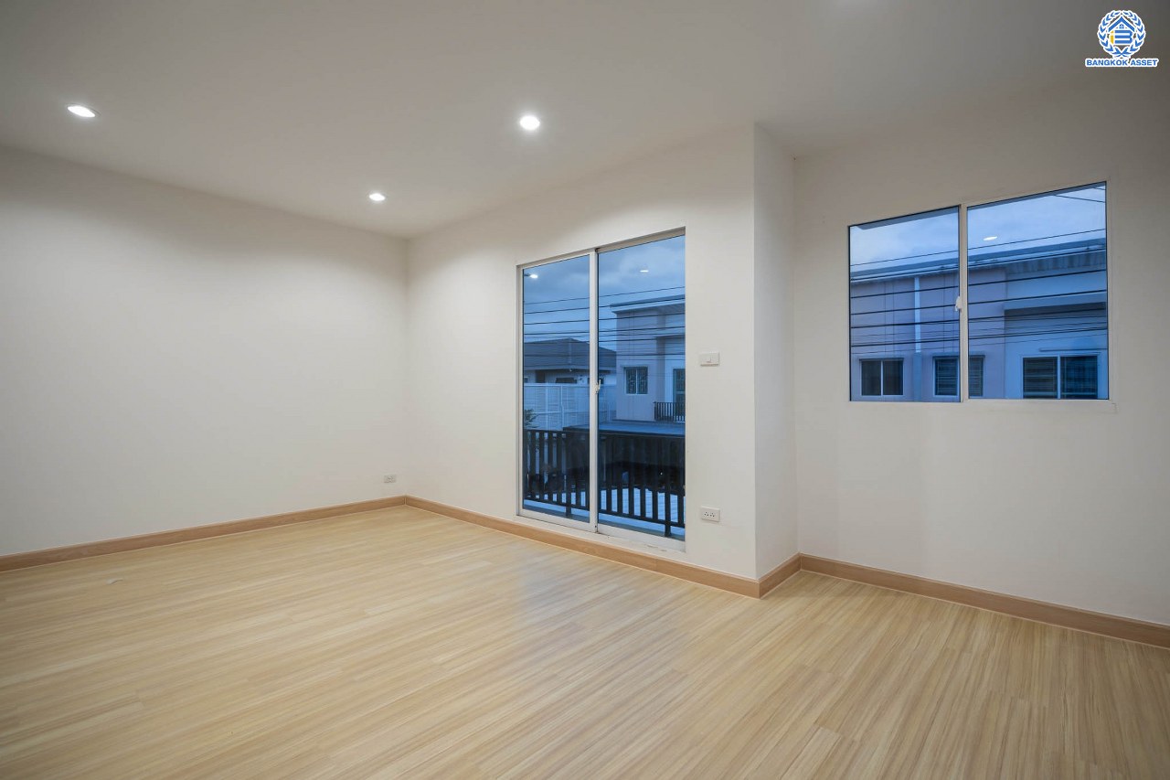 บ้านมือสองตกแต่งใหม่ โครงการ พลีโน่ รัตนาธิเบศร์-ชัยพฤกษ์ คุณภาพแบรนด์ AP ทาวน์เฮ้าส์หลังมุม เนื้อที่ 40.8 ตร.ว. ฟังก์ชัน 3 ห้องนอน 2 ห้องน้ำ 2 ที่จอดรถ ติดถนนเมน พร้อมเข้าอยู่ เชื่อมต่อหลายเส้นทาง ใกล้รถไฟฟ้าสายสีม่วง "สถานีบางพลู" และเซ็นทรัลเวสต์เกต